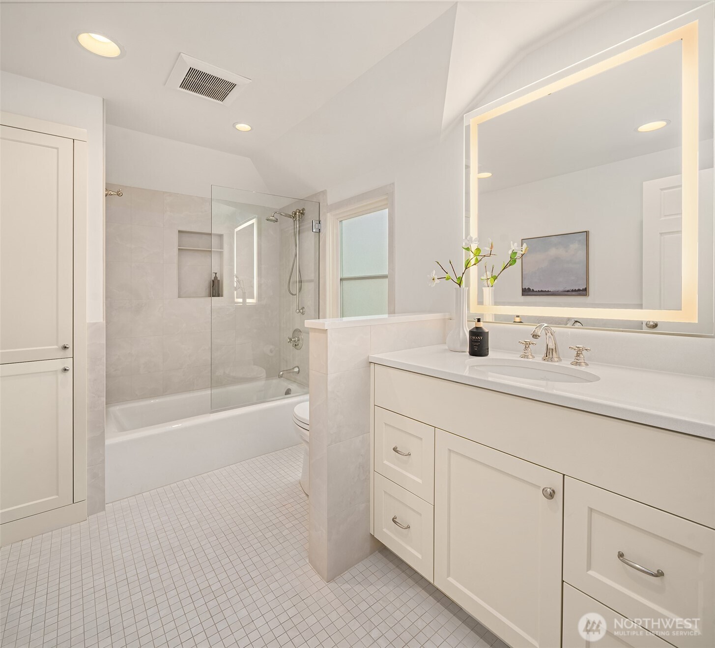 453 McGilvra Boulevard E, Seattle, WA 98112