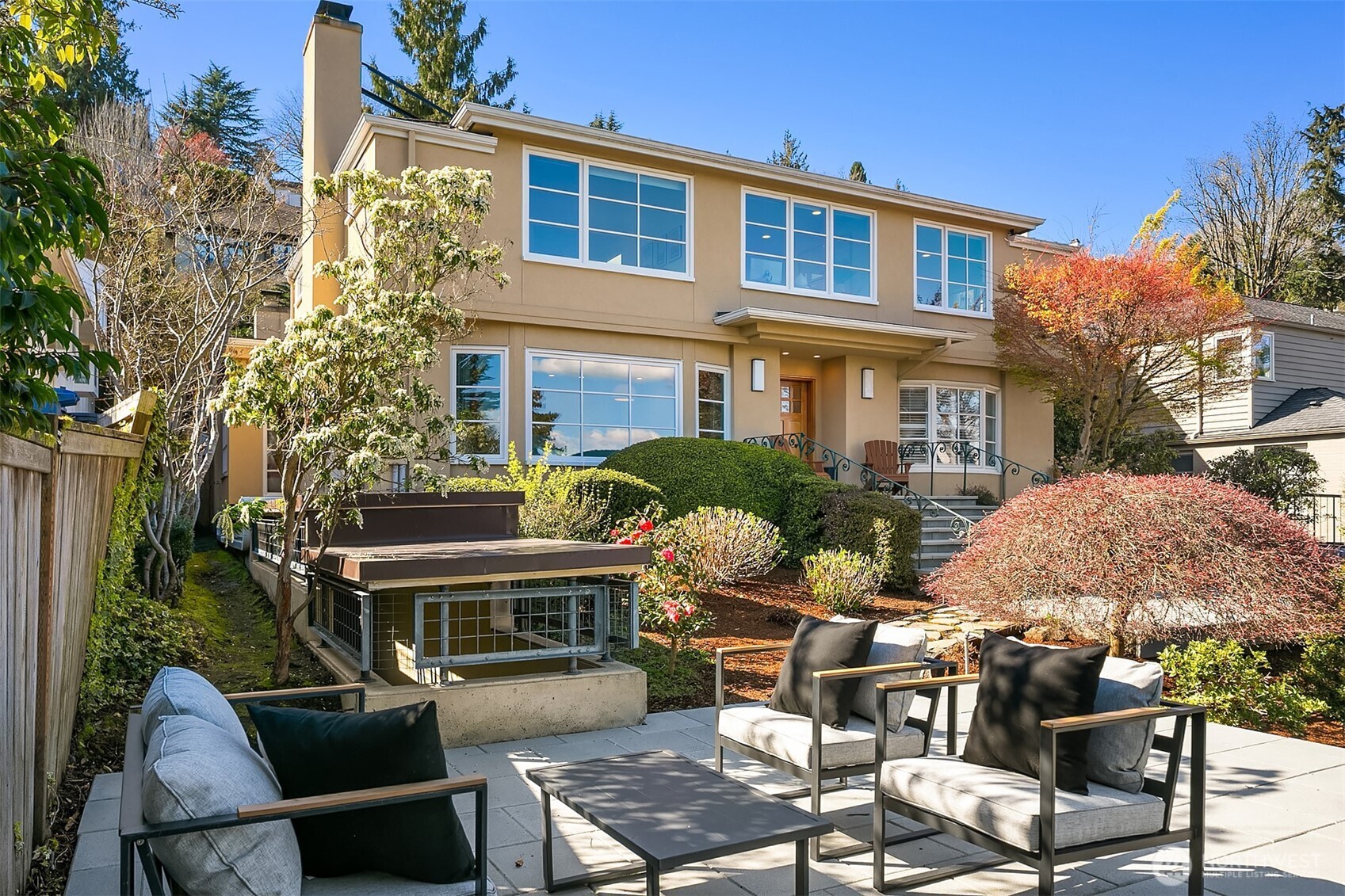 453 McGilvra Boulevard E, Seattle, WA 98112