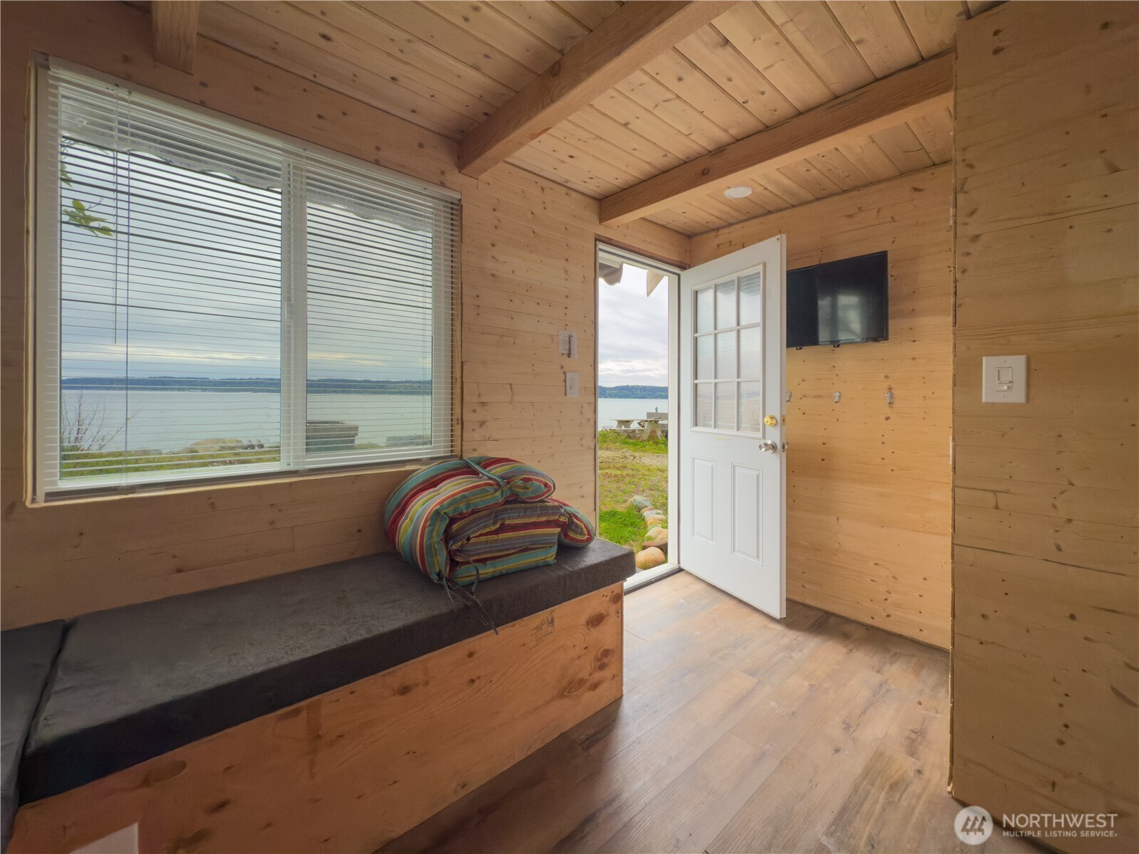22 H S Beach Drive , Hat Island, WA 98206