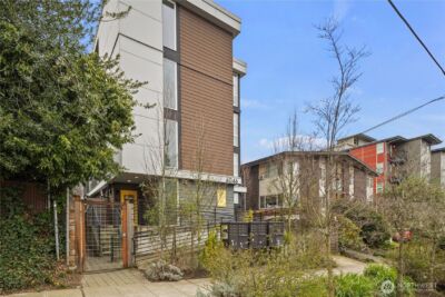 4046 8th Avenue NE, Seattle, WA 98105 - Photo 2