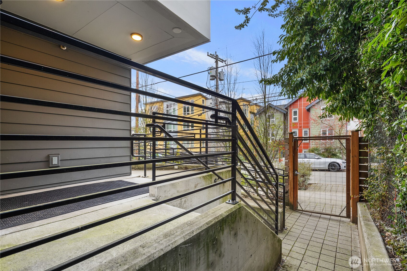 4046 8th Avenue NE, Seattle, WA 98105