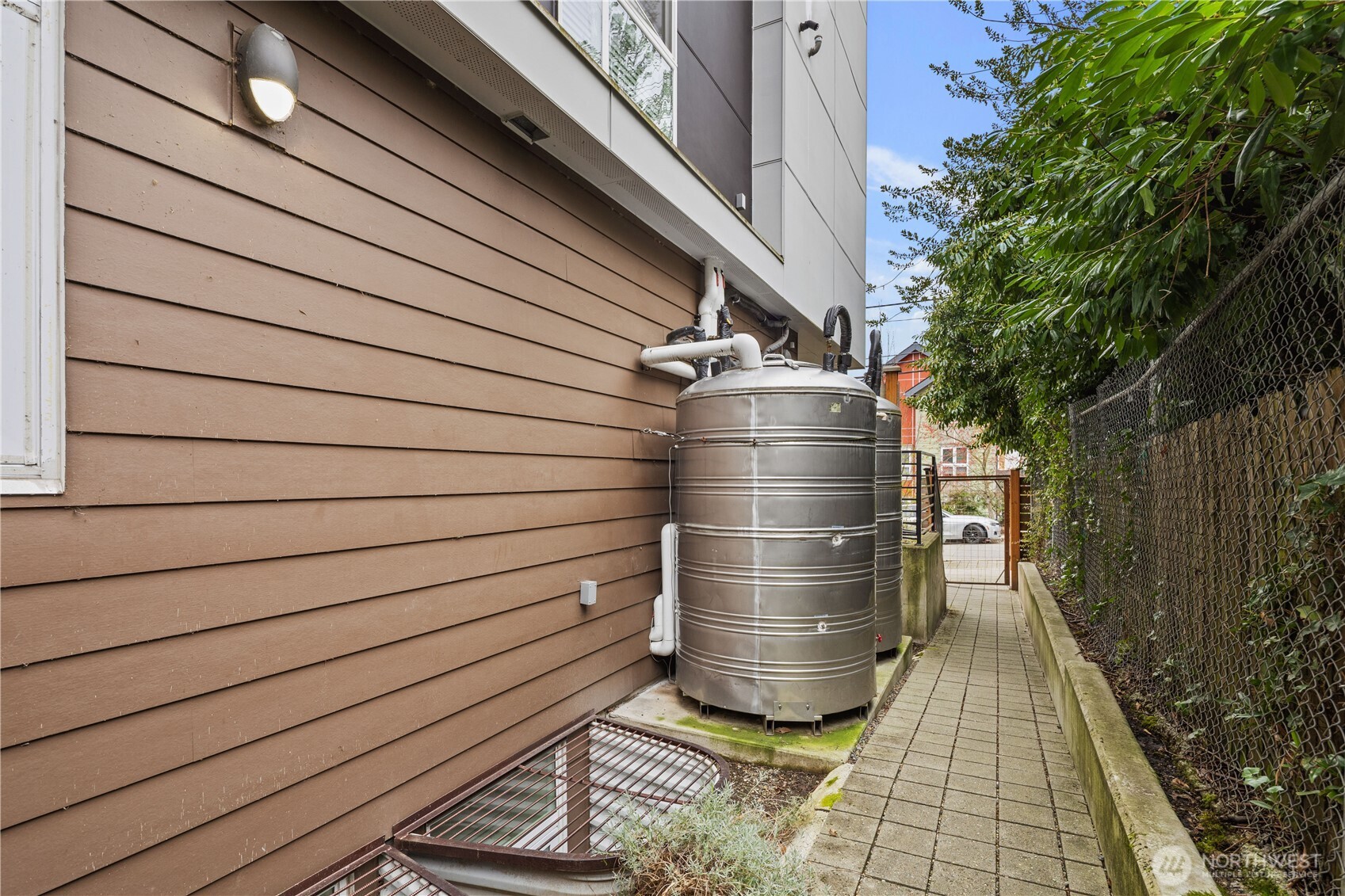 4046 8th Avenue NE, Seattle, WA 98105