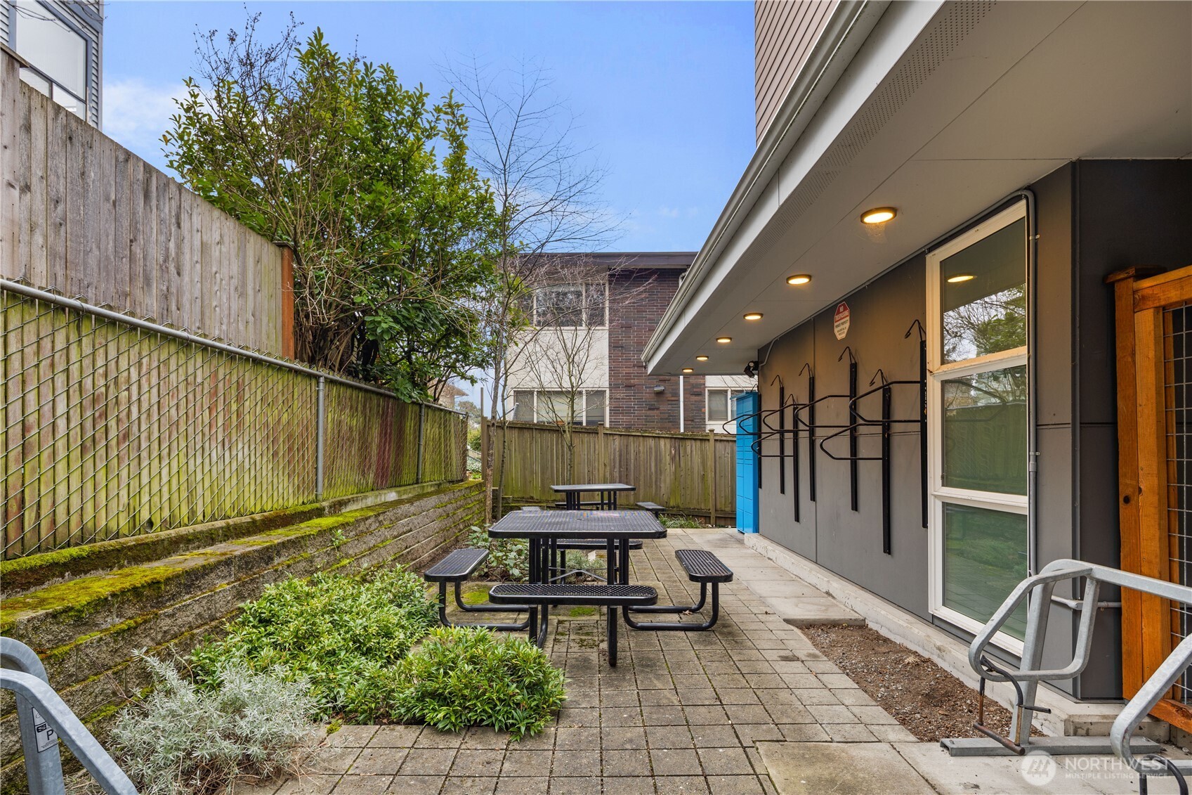 4046 8th Avenue NE, Seattle, WA 98105