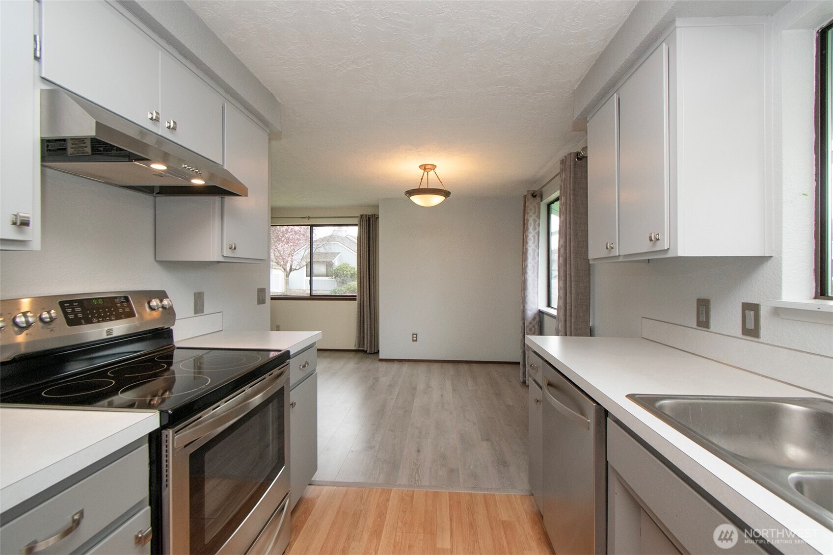 830 N Canterbury Court , Sequim, WA 98382