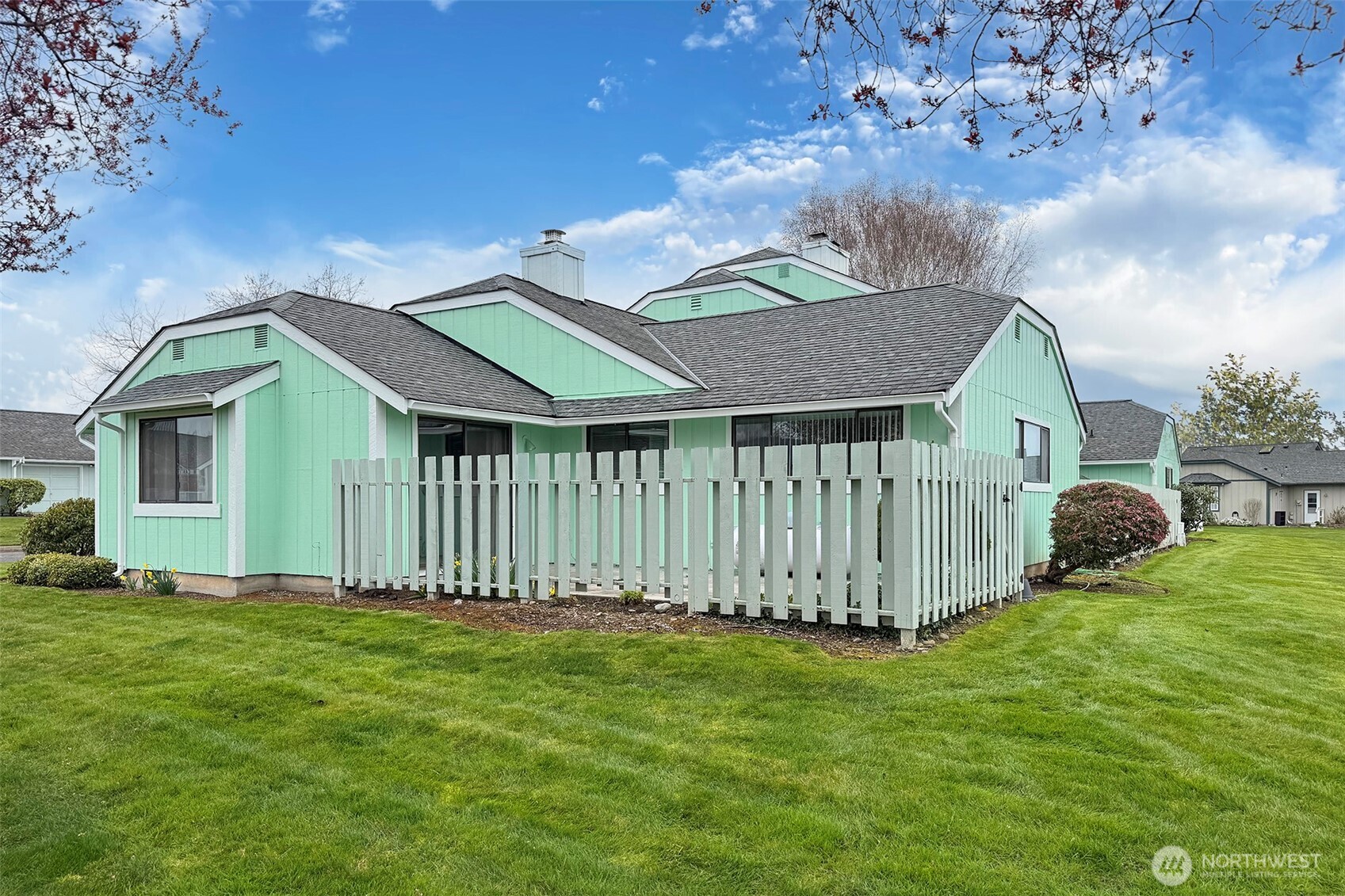 830 N Canterbury Court , Sequim, WA 98382