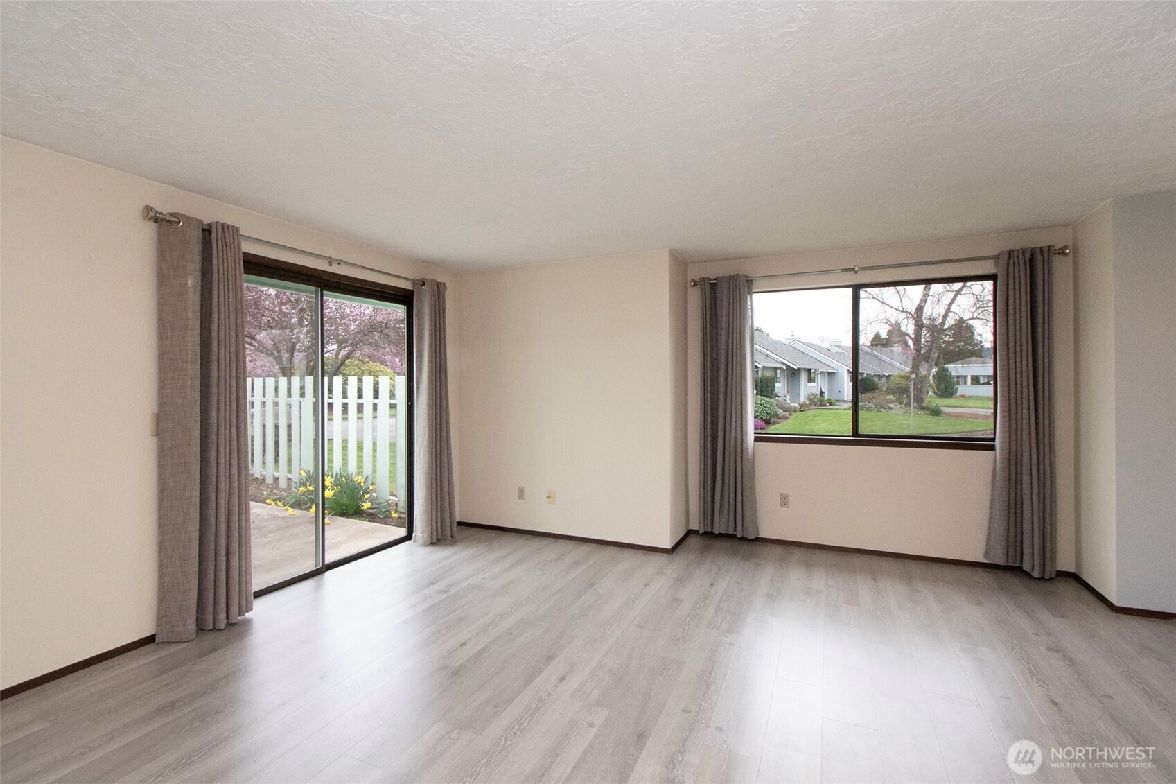 830 N Canterbury Court , Sequim, WA 98382