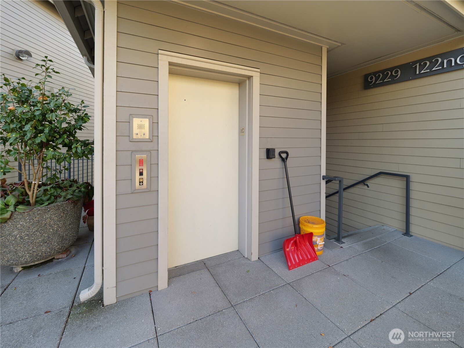 9205 122nd Court NE #6, Kirkland, WA 98033