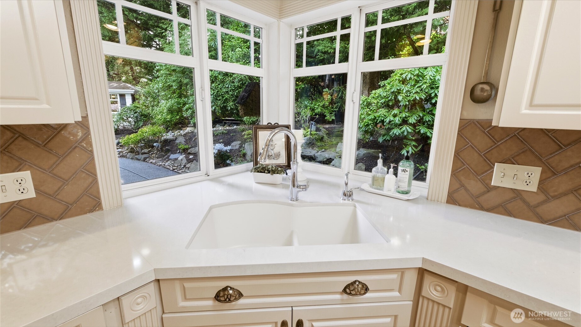 10506 Robin Hood Drive , Edmonds, WA 98020