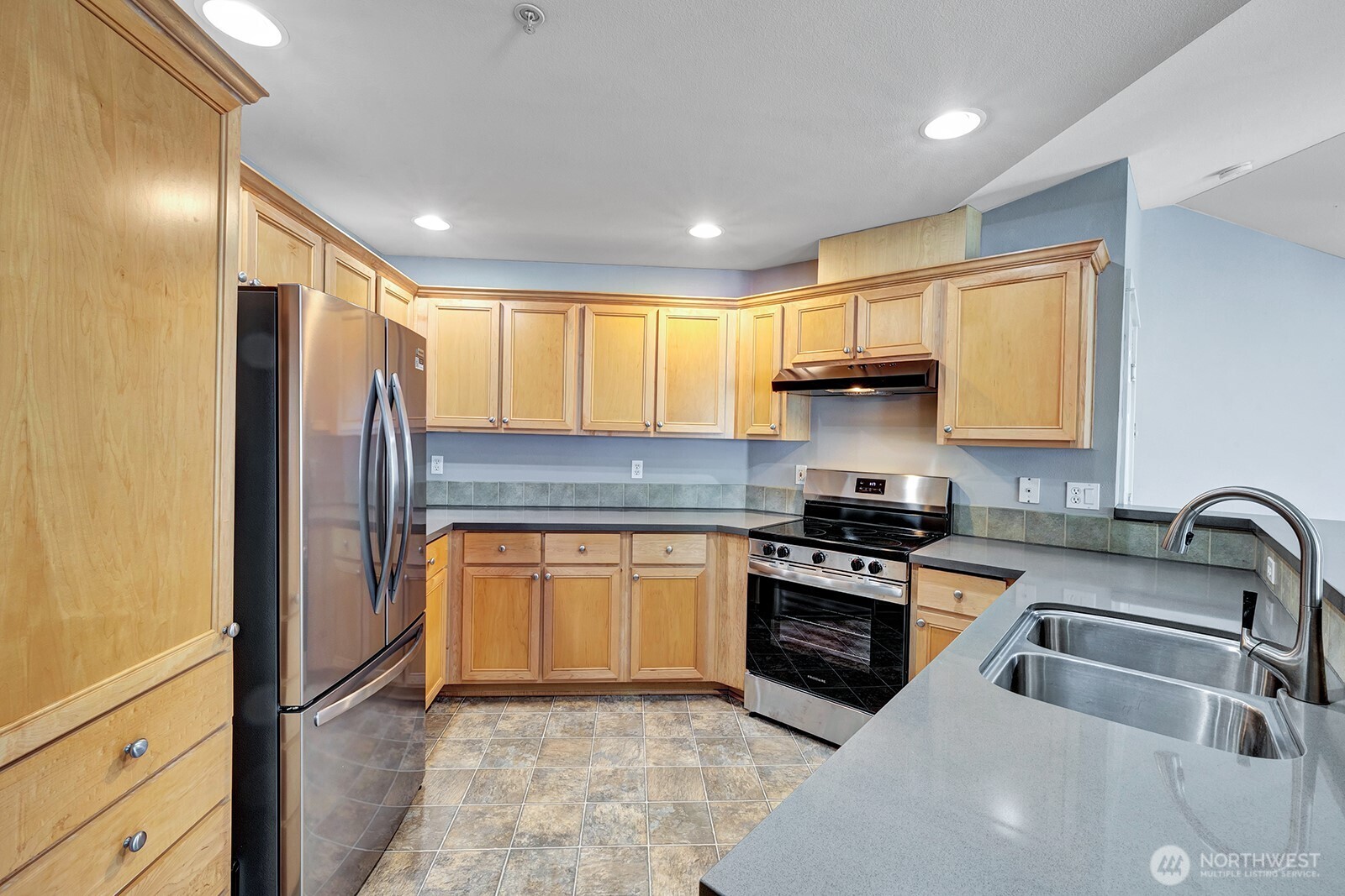 10515 221st Lane NE #202, Redmond, WA 98053-2013