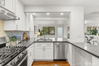 10 143rd Avenue SE, Bellevue, WA 98007 - Photo 11