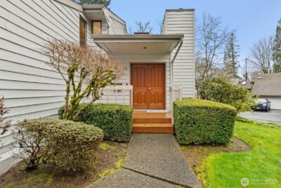 10 143rd Avenue SE, Bellevue, WA 98007 - Photo 2