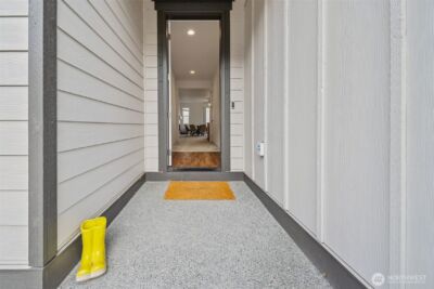 13404 Edmunds Parkway E, Bonney Lake, WA 98391 - Photo 2