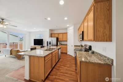 13404 Edmunds Parkway E, Bonney Lake, WA 98391 - Photo 4