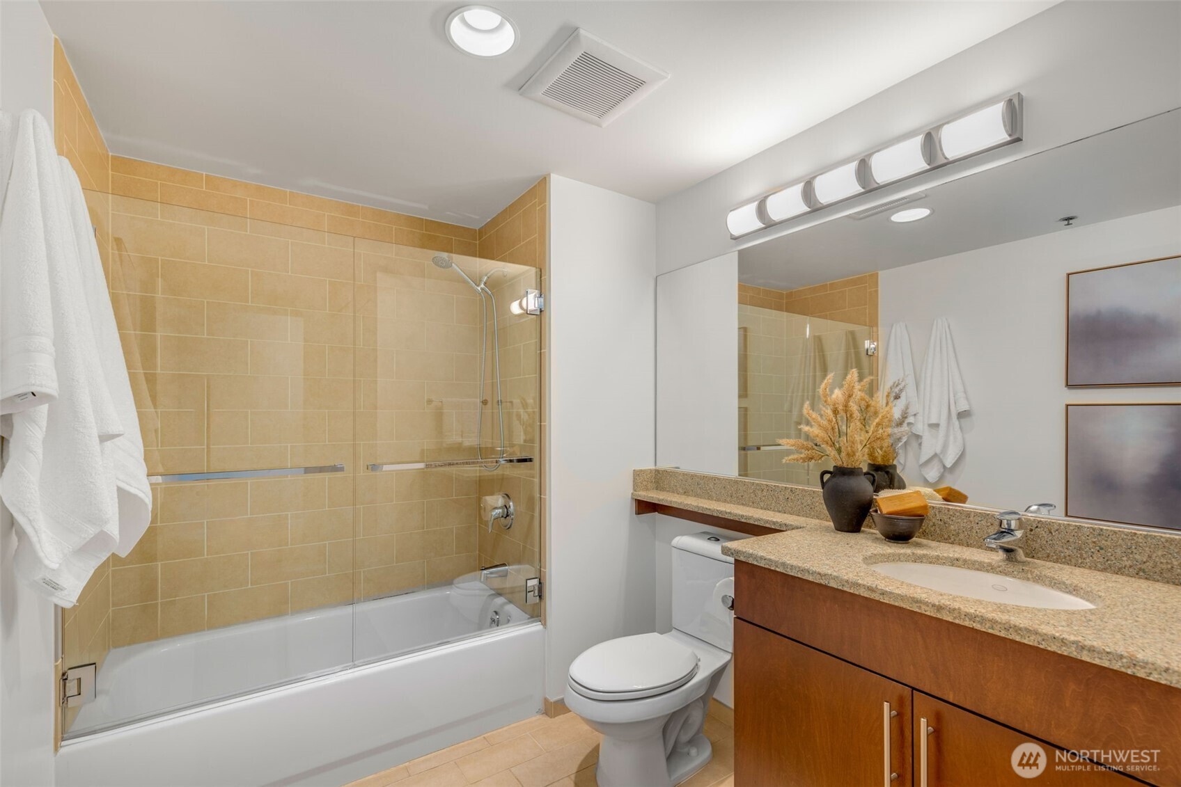 2720 3rd Avenue #705, Seattle, WA 98121