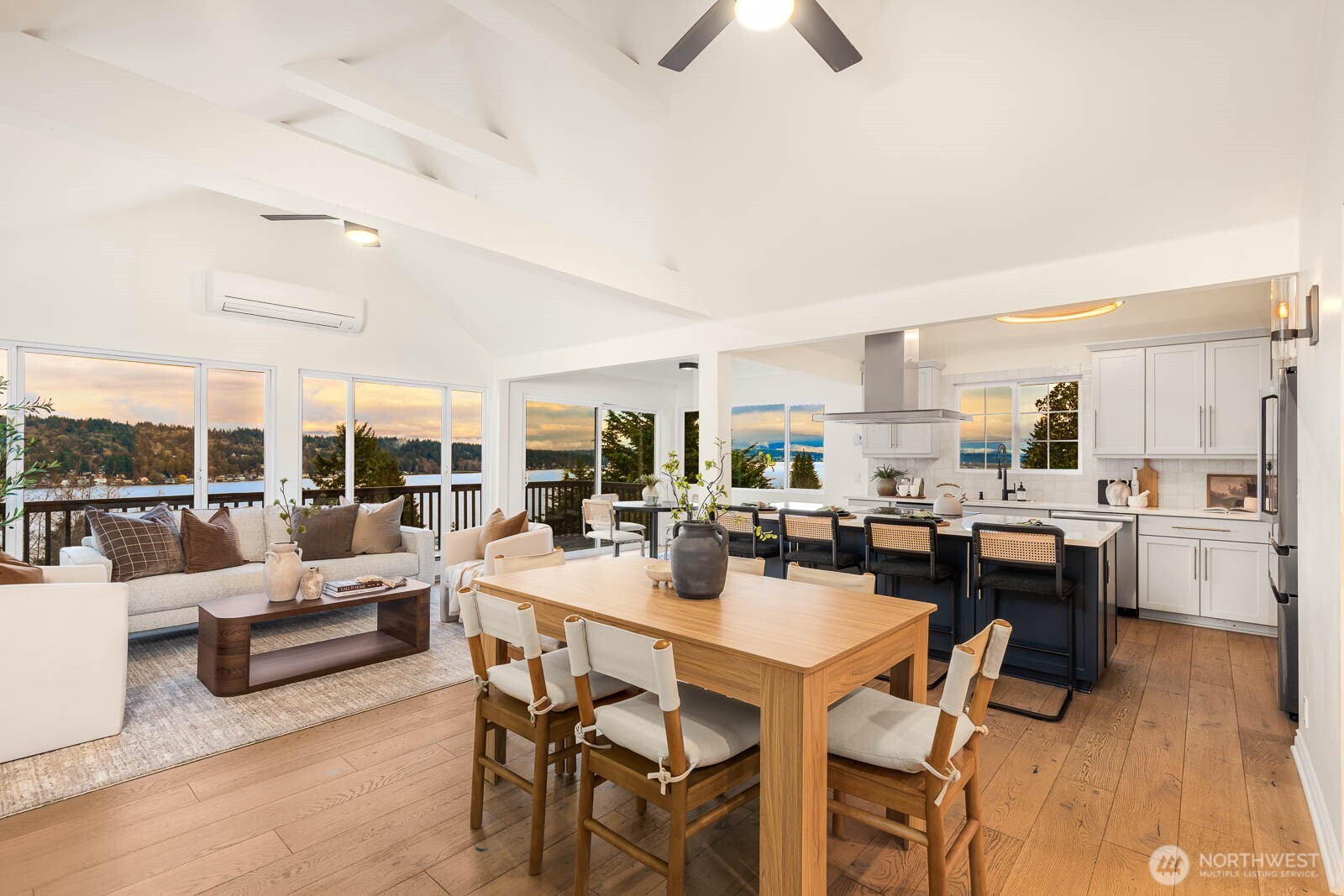 11753 Lakeside Avenue NE, Seattle, WA 98125