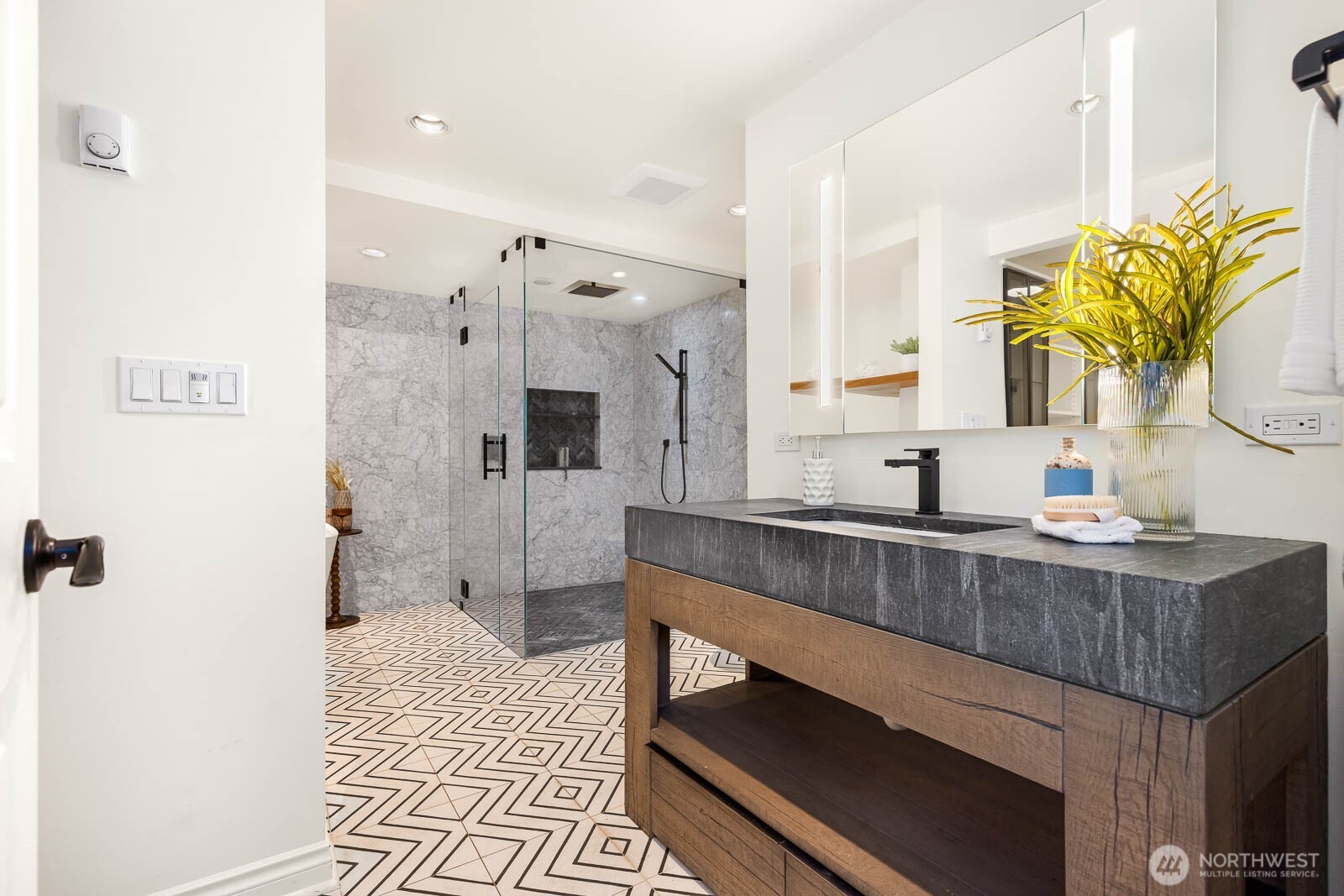 11753 Lakeside Avenue NE, Seattle, WA 98125