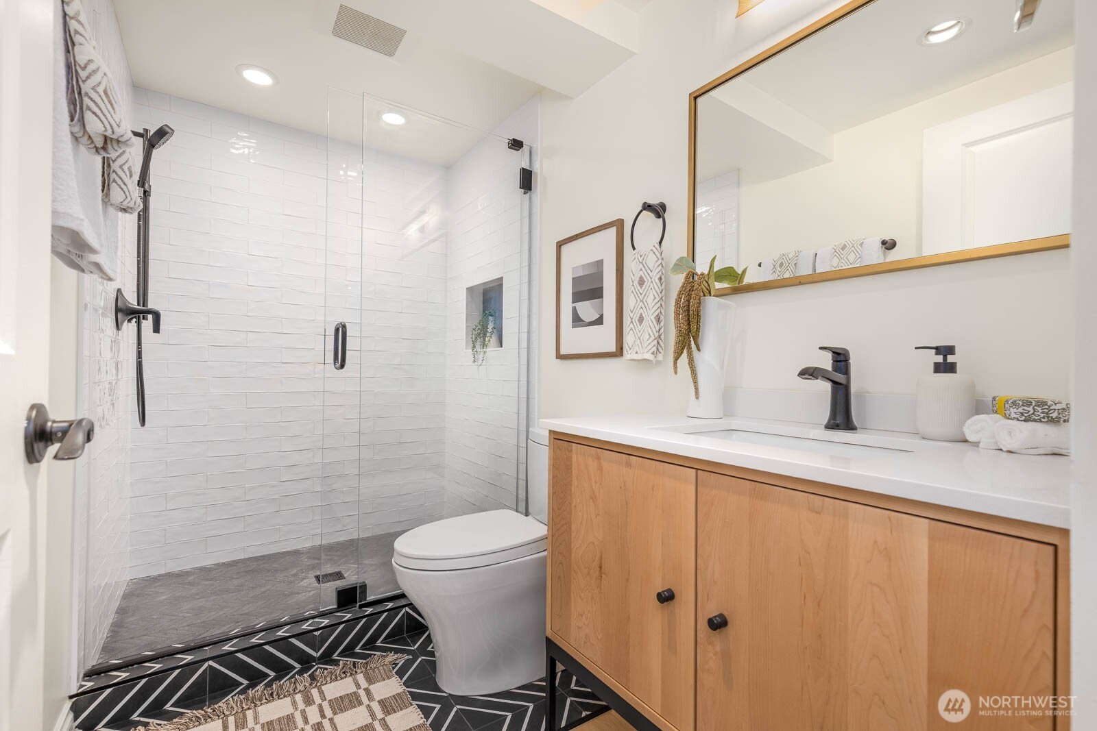 11753 Lakeside Avenue NE, Seattle, WA 98125