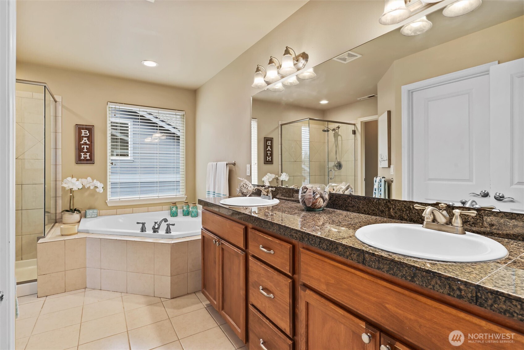 18505 Hawksview Drive , Arlington, WA 98223