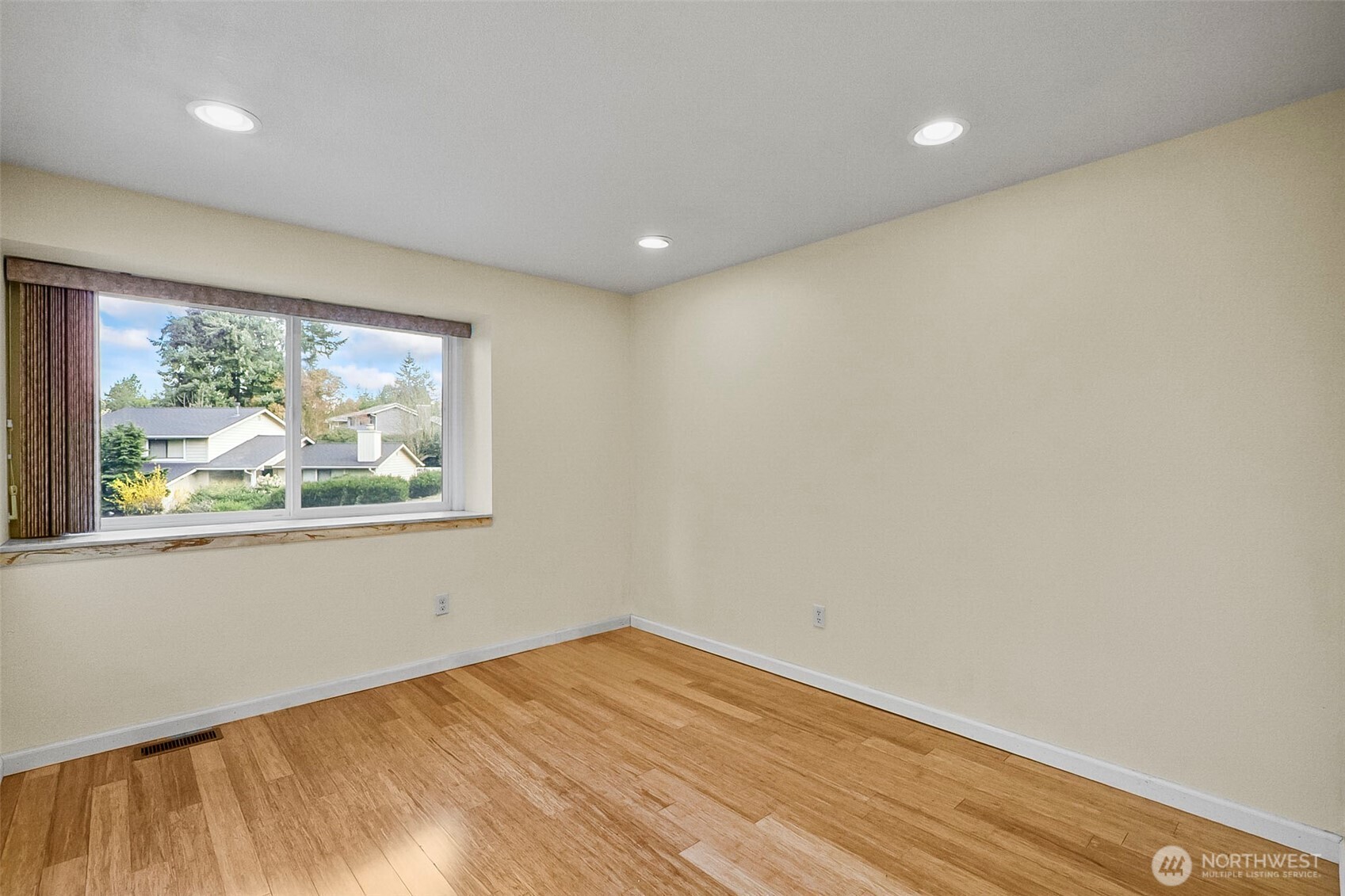 13009 SE 49th Street , Bellevue, WA 98006