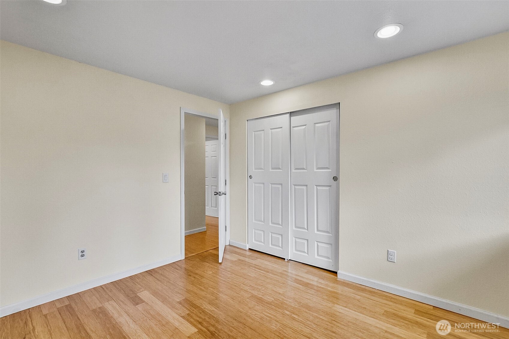 13009 SE 49th Street , Bellevue, WA 98006