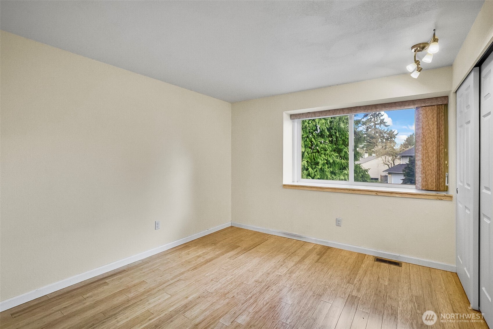 13009 SE 49th Street , Bellevue, WA 98006