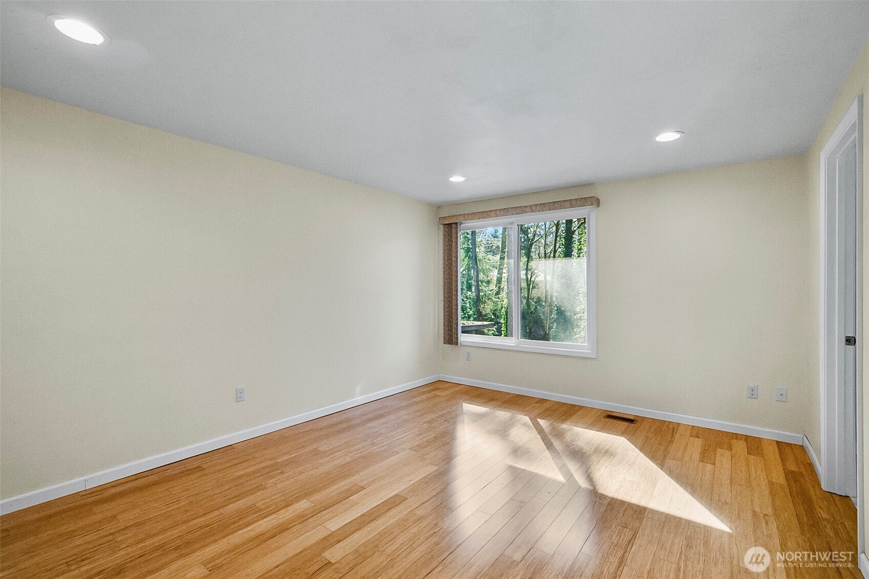 13009 SE 49th Street , Bellevue, WA 98006