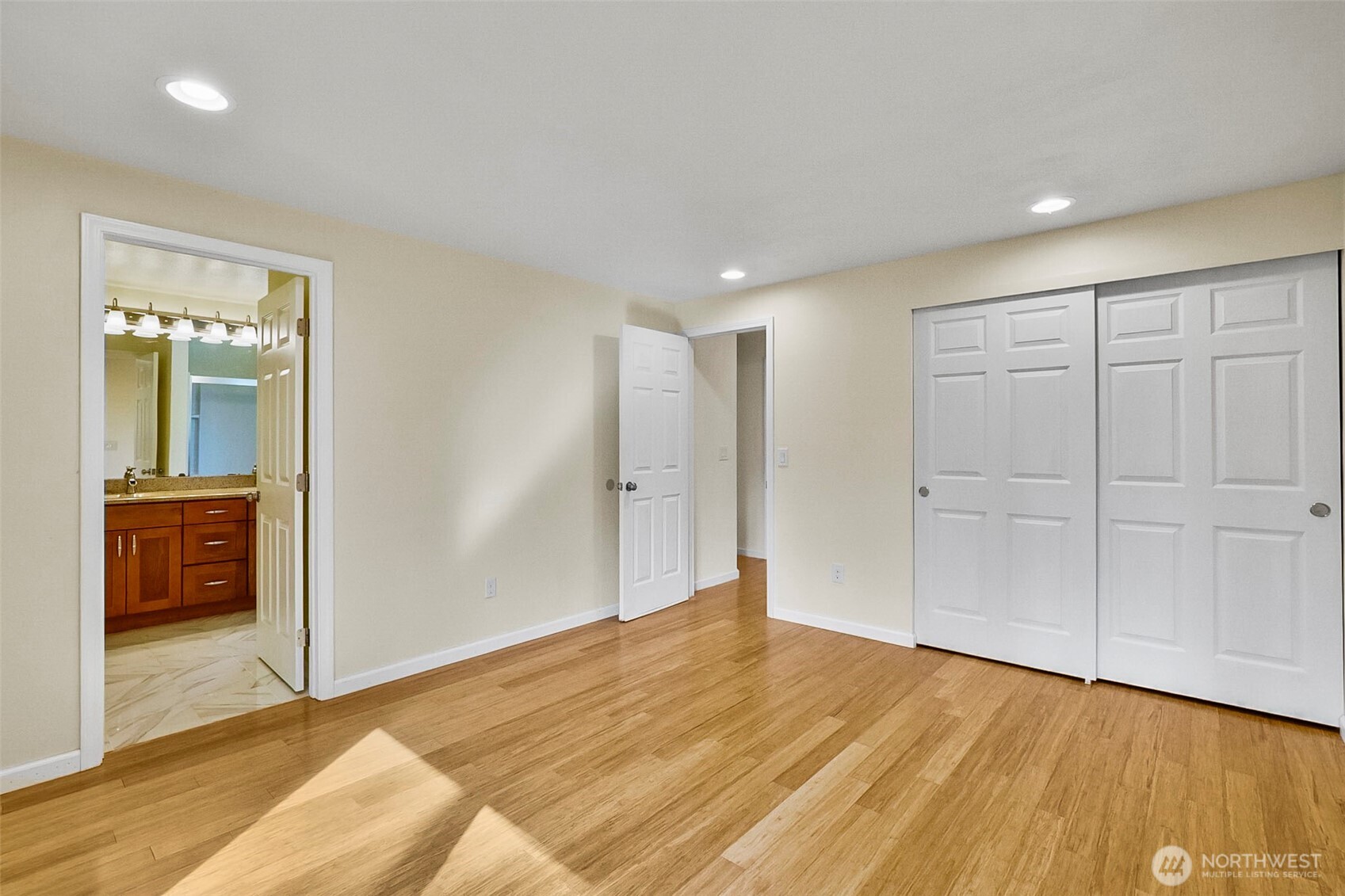 13009 SE 49th Street , Bellevue, WA 98006