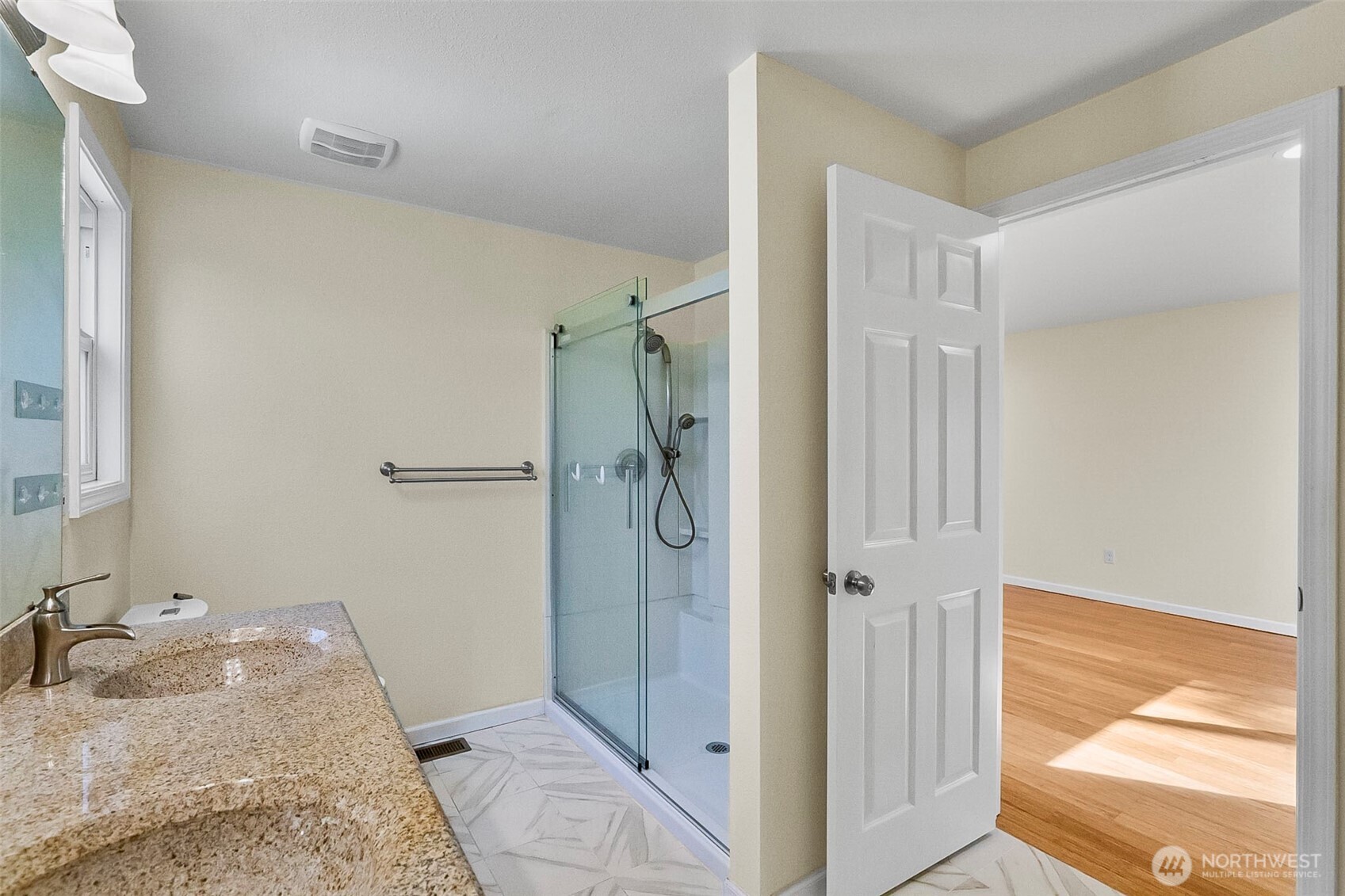 13009 SE 49th Street , Bellevue, WA 98006