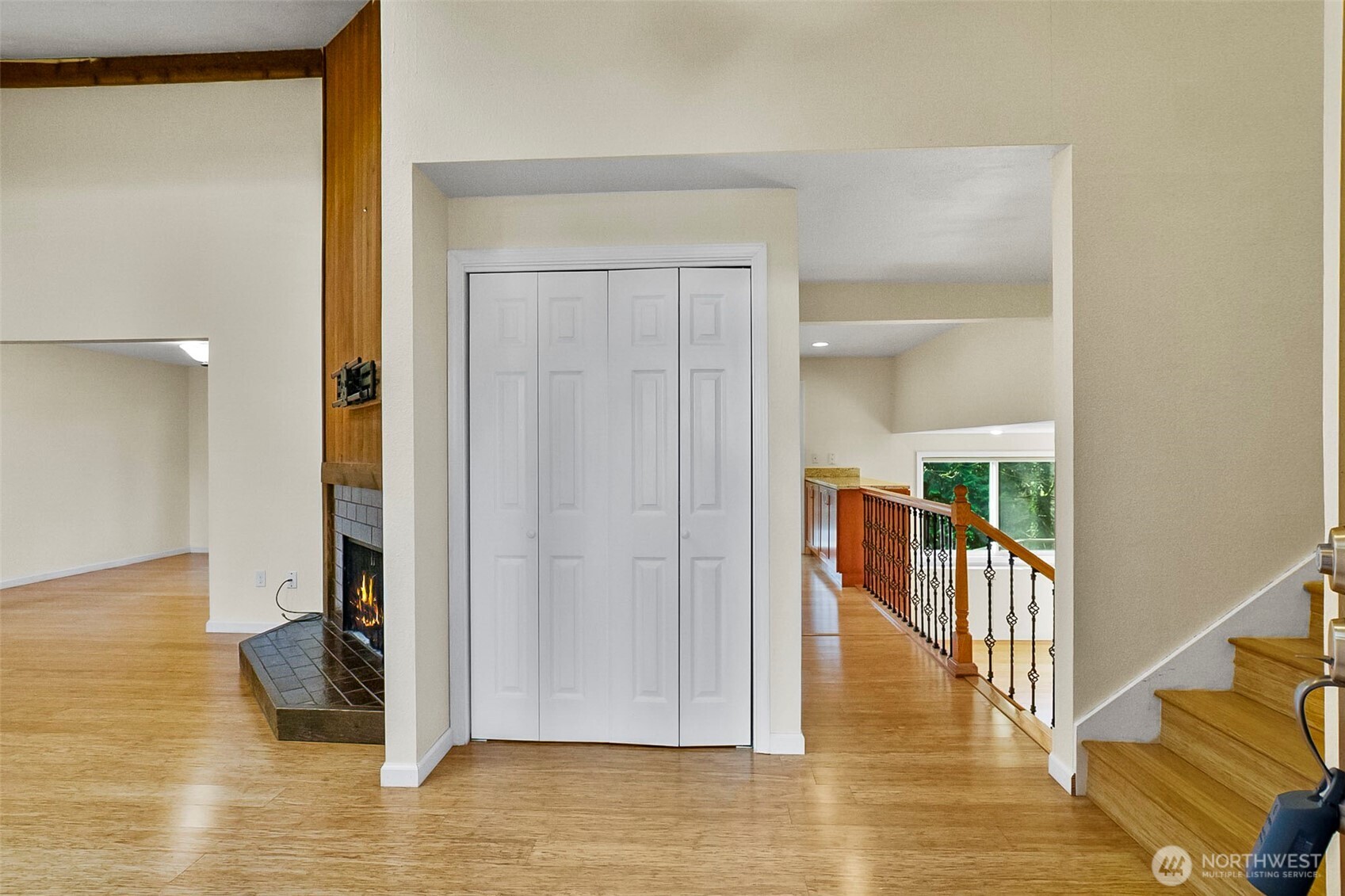 13009 SE 49th Street , Bellevue, WA 98006