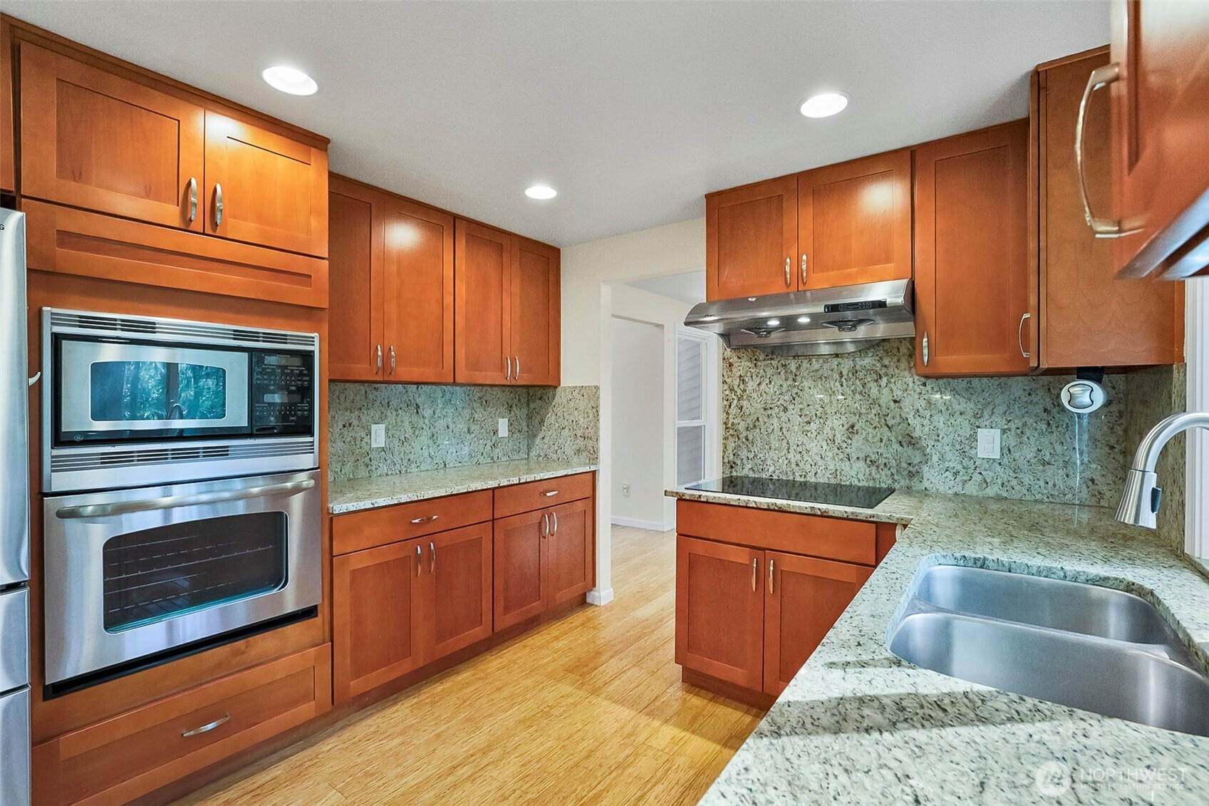 13009 SE 49th Street , Bellevue, WA 98006