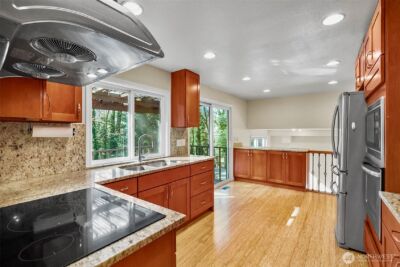 13009 SE 49th Street , Bellevue, WA 98006 - Photo 10
