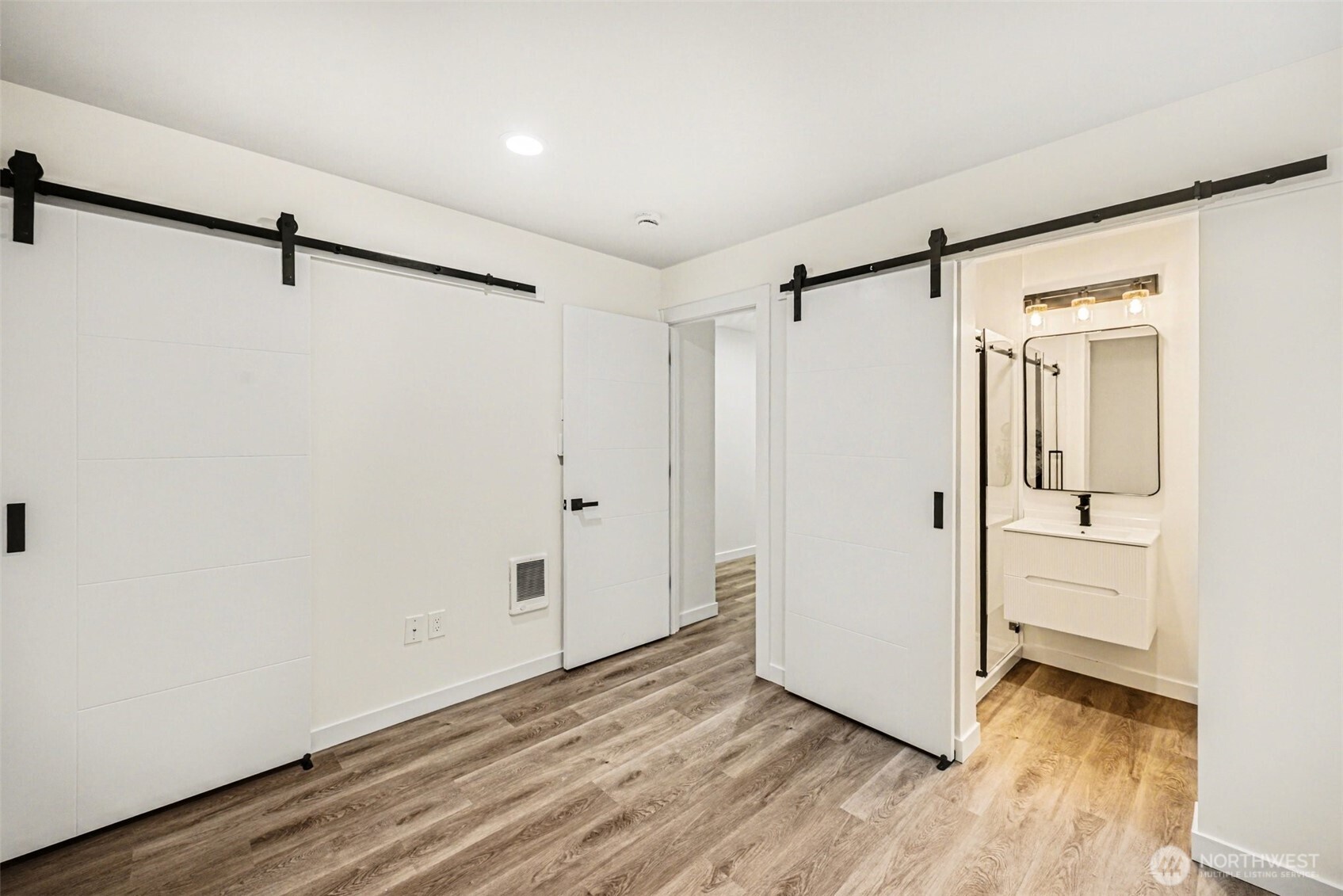 7776 Highland Park Way SW #B, Seattle, WA 98106