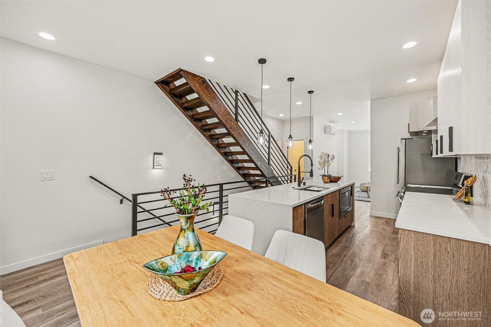 7776 Highland Park Way SW #B, Seattle, WA 98106