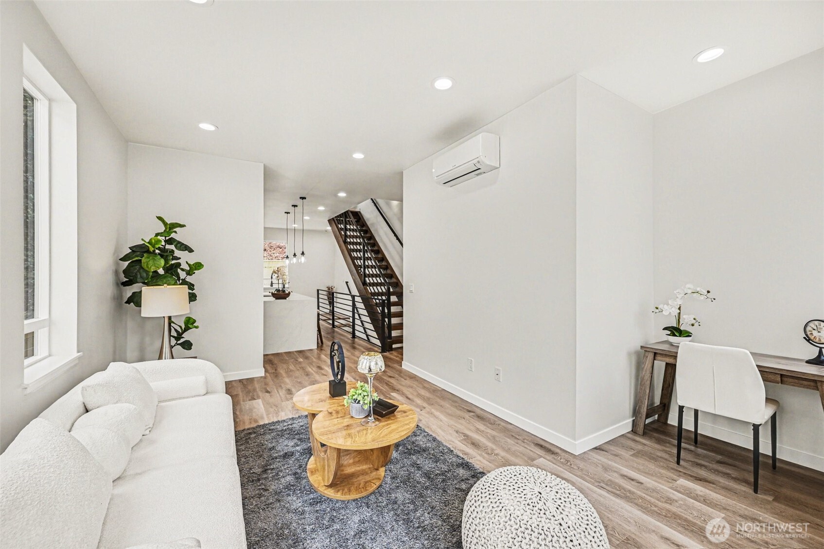 7776 Highland Park Way SW #B, Seattle, WA 98106