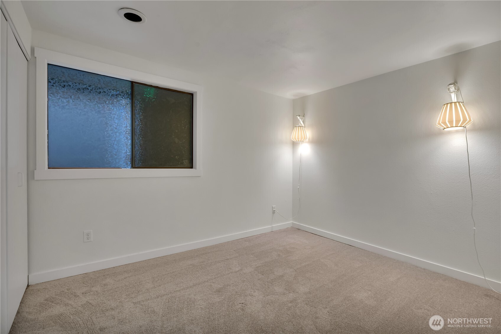 2253 Gilman Drive W #105, Seattle, WA 98119