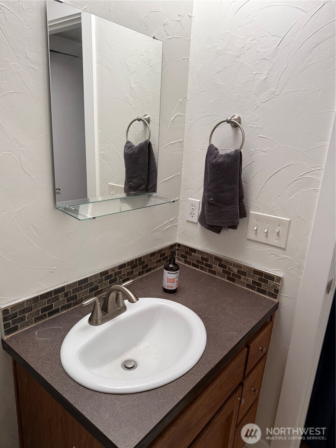 2253 Gilman Drive W #105, Seattle, WA 98119