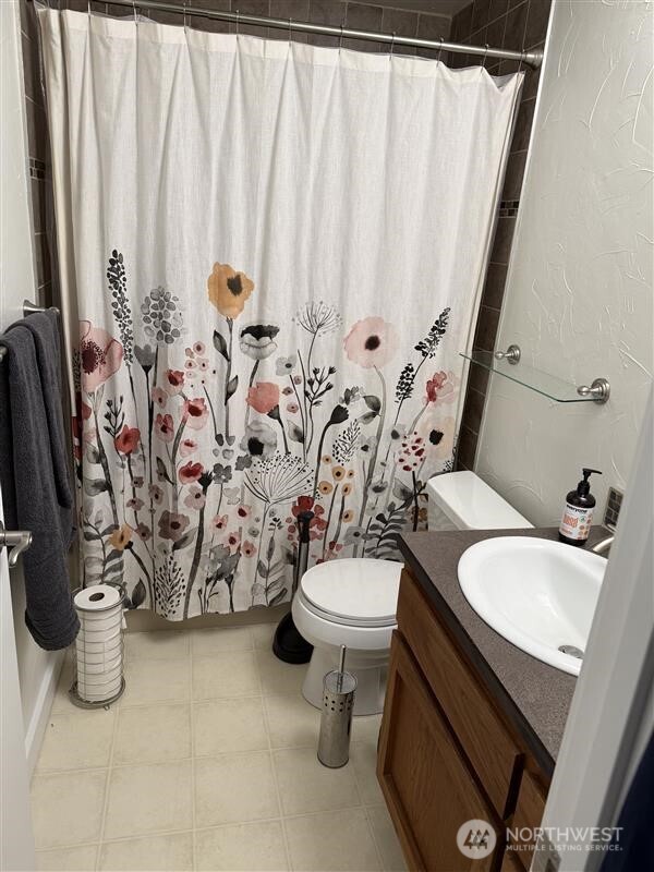 2253 Gilman Drive W #105, Seattle, WA 98119