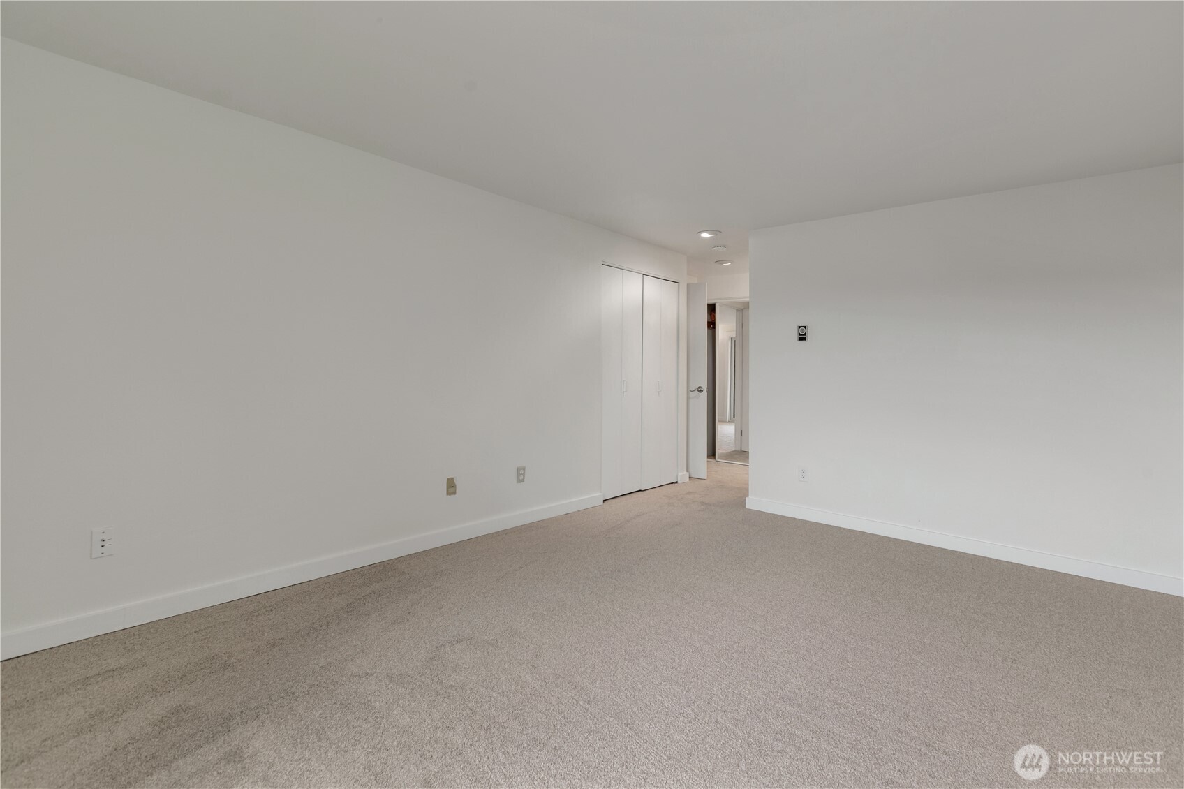 2253 Gilman Drive W #105, Seattle, WA 98119