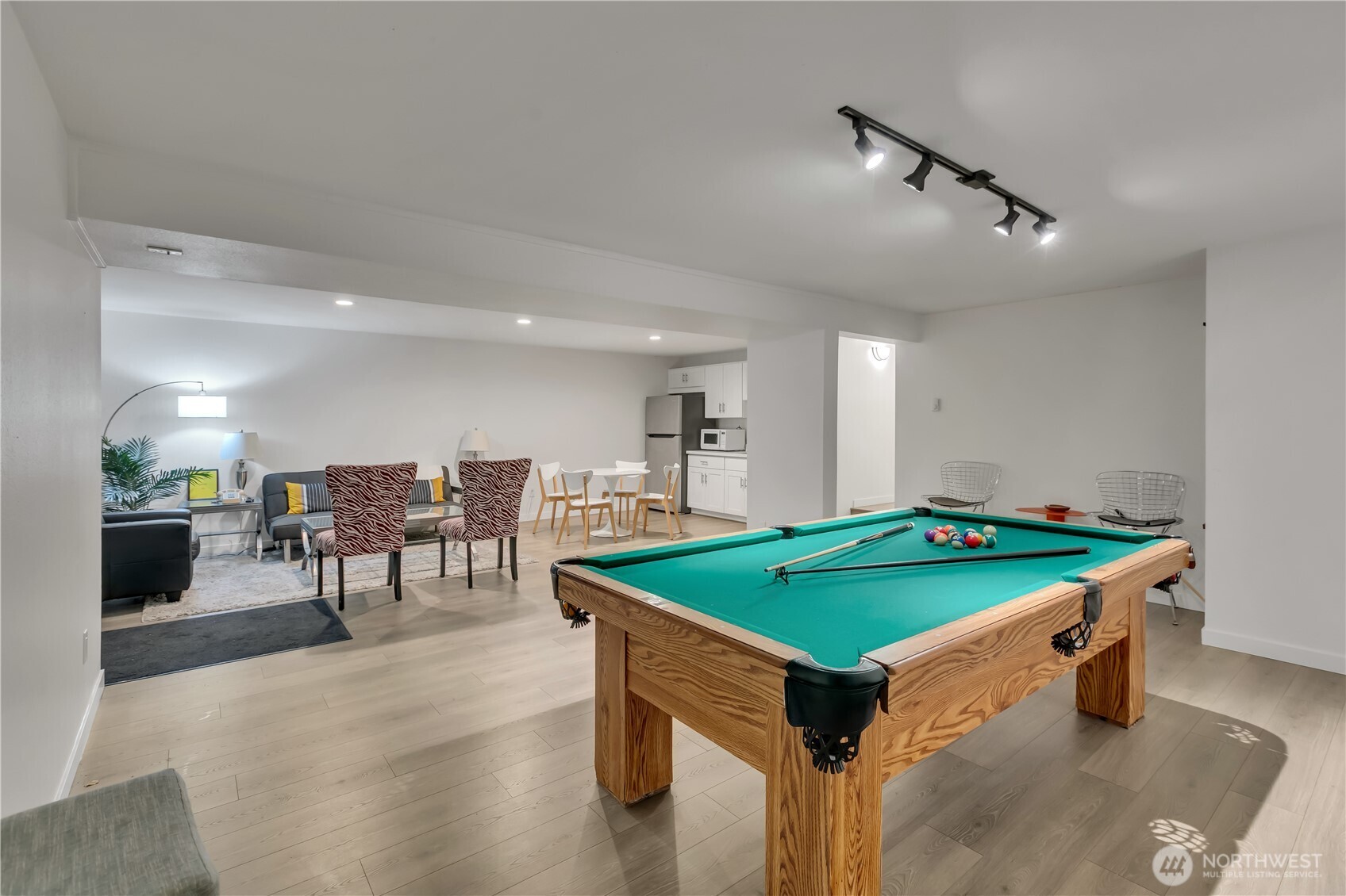 2253 Gilman Drive W #105, Seattle, WA 98119