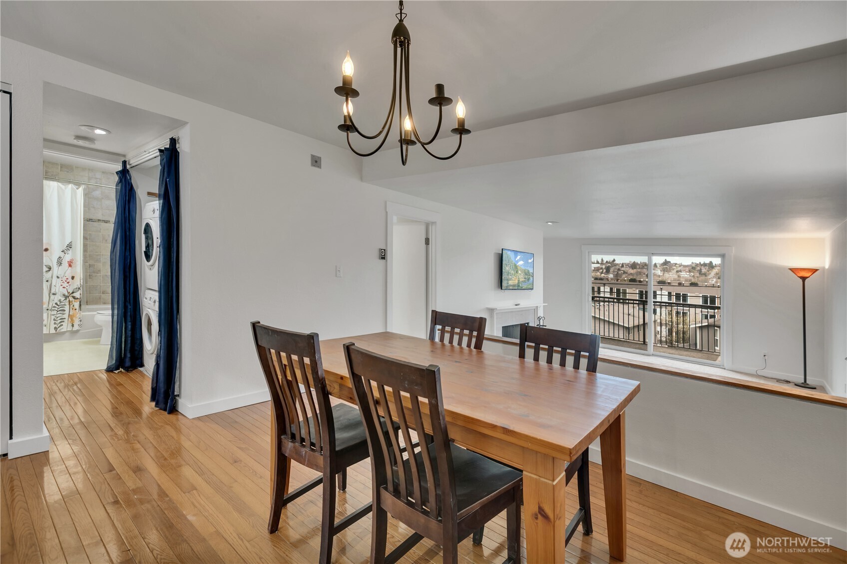 2253 Gilman Drive W #105, Seattle, WA 98119