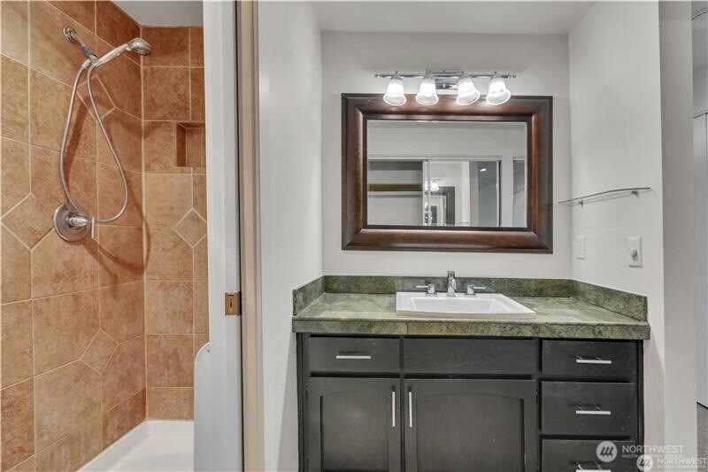 2253 Gilman Drive W #105, Seattle, WA 98119