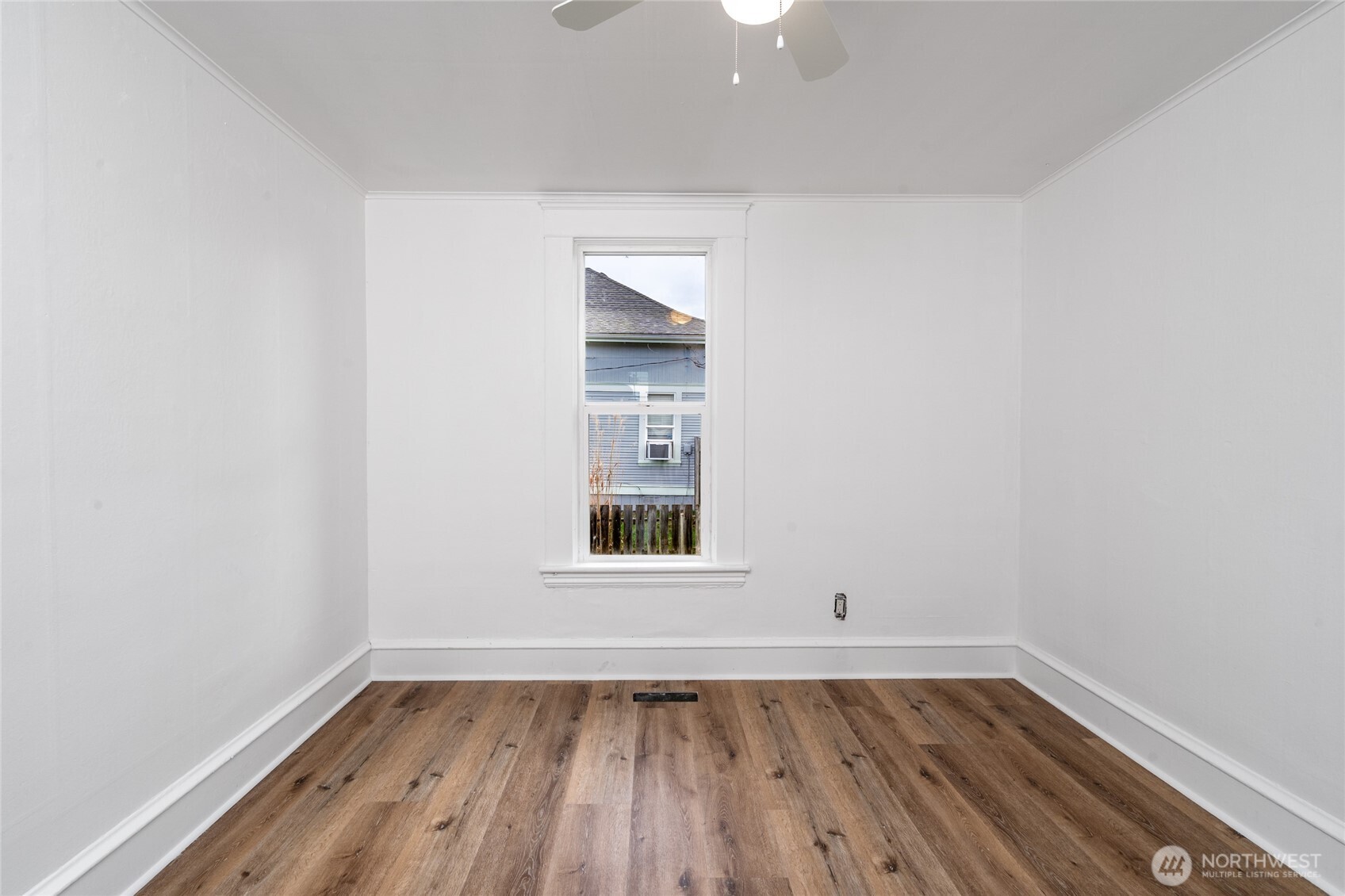 1016 E Orange Avenue , Burlington, WA 98233