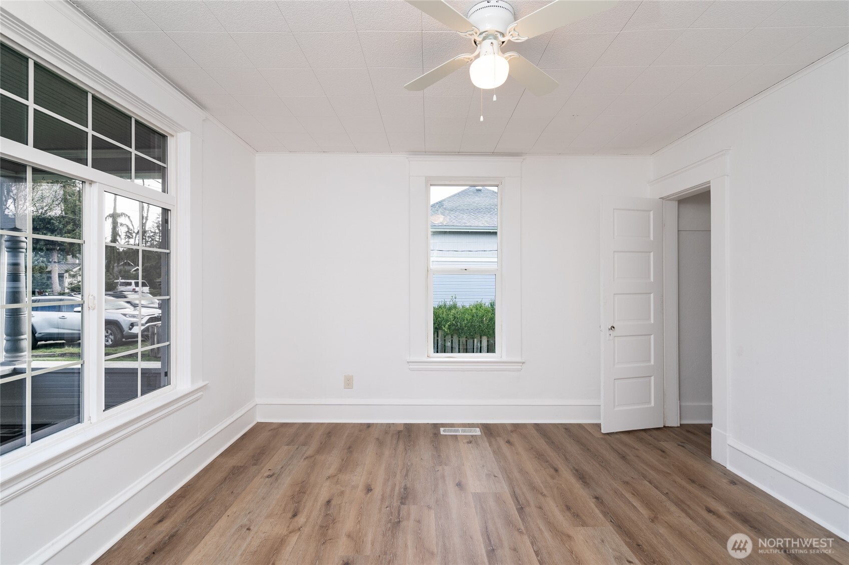 1016 E Orange Avenue , Burlington, WA 98233