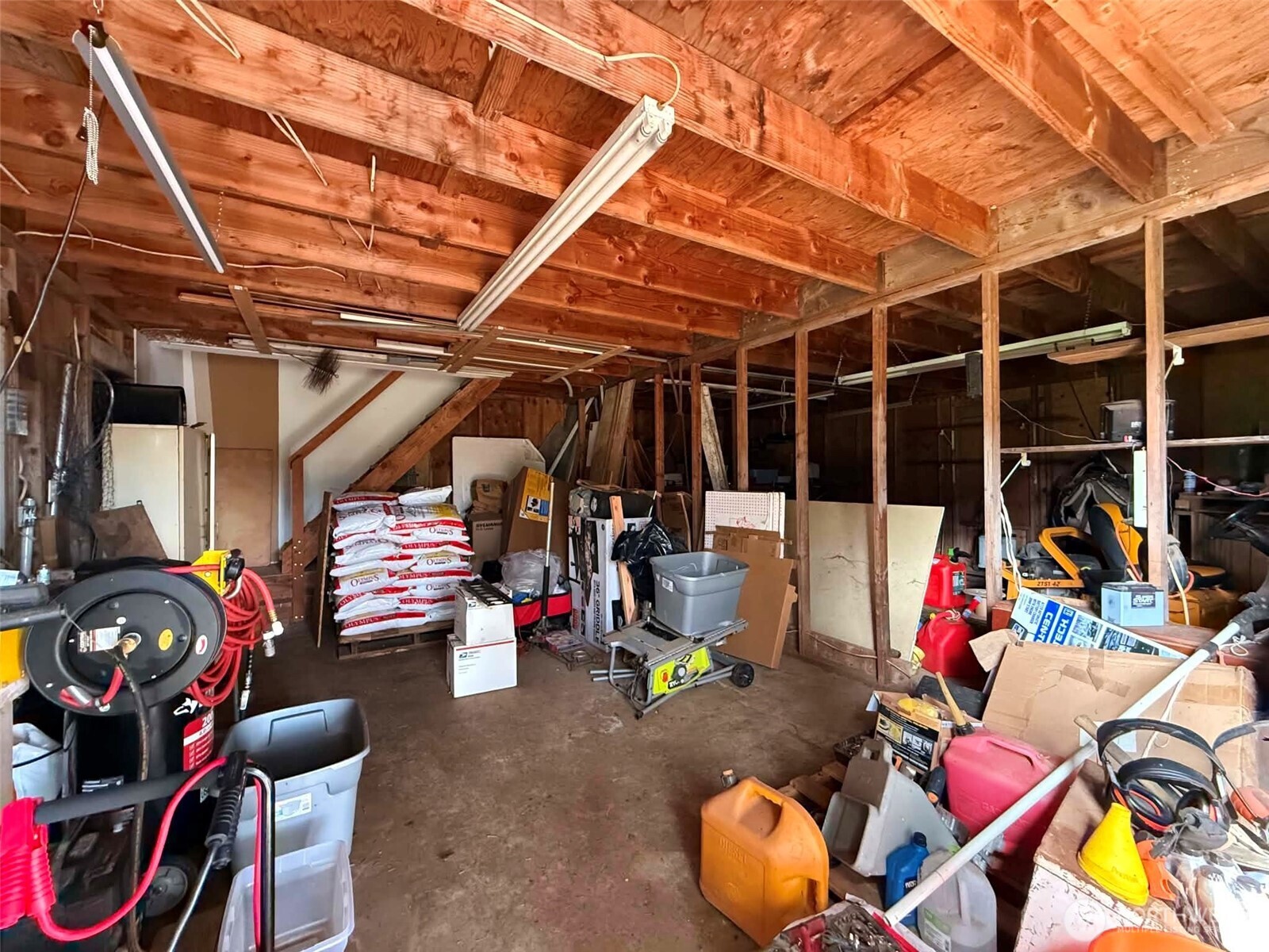 141 Filbert Road , Silver Creek, WA 98585