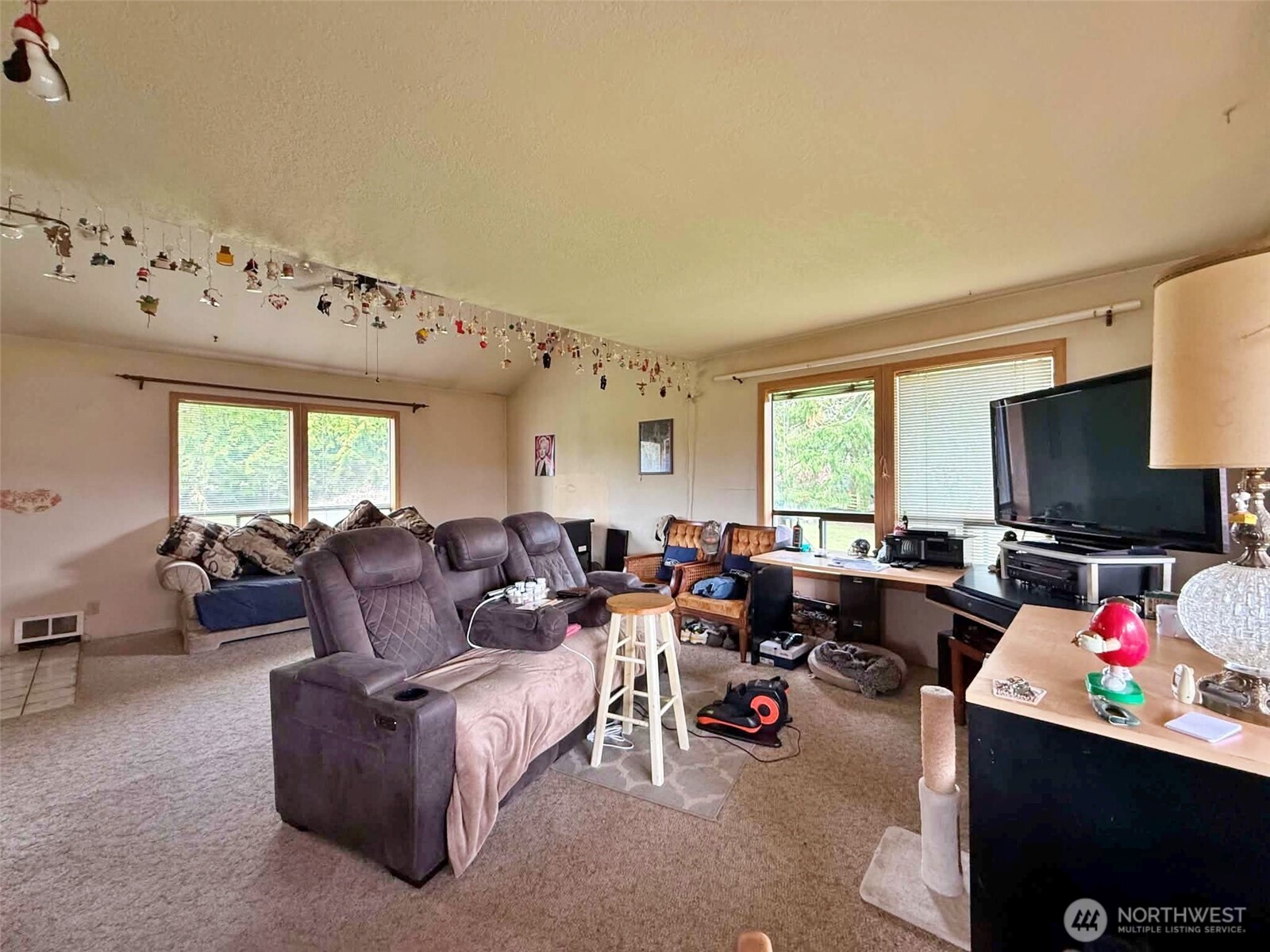 141 Filbert Road , Silver Creek, WA 98585