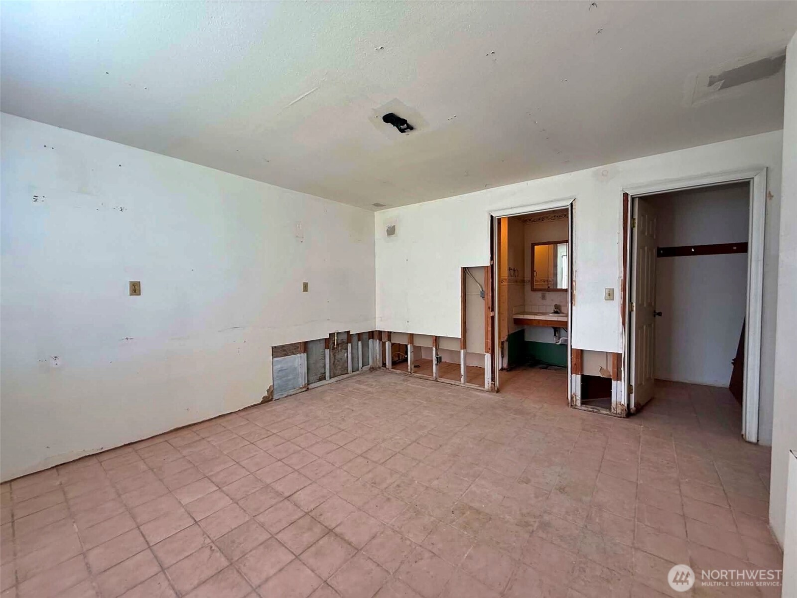 141 Filbert Road , Silver Creek, WA 98585