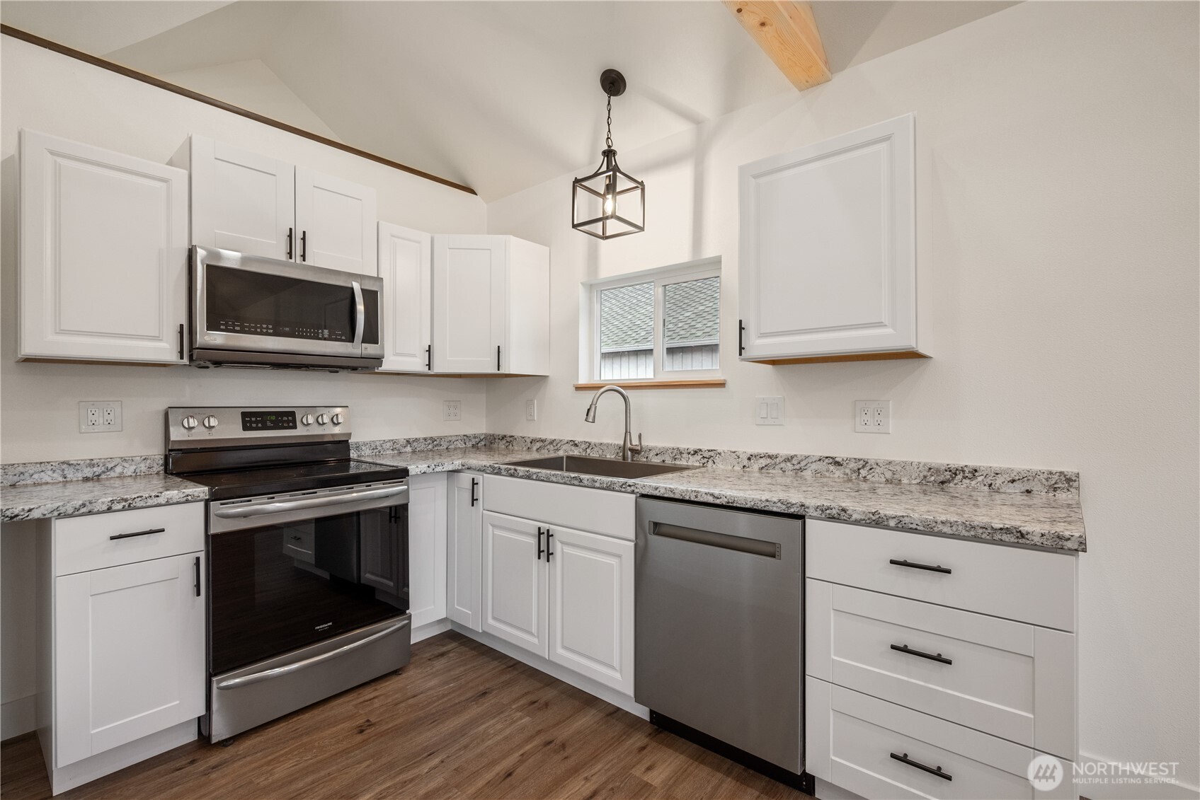 450 16th Avenue , Longview, WA 98632