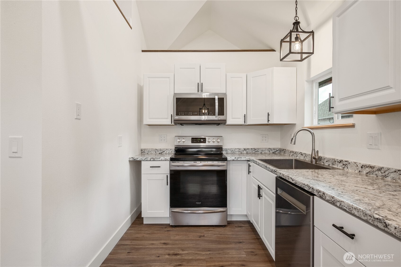 450 16th Avenue , Longview, WA 98632