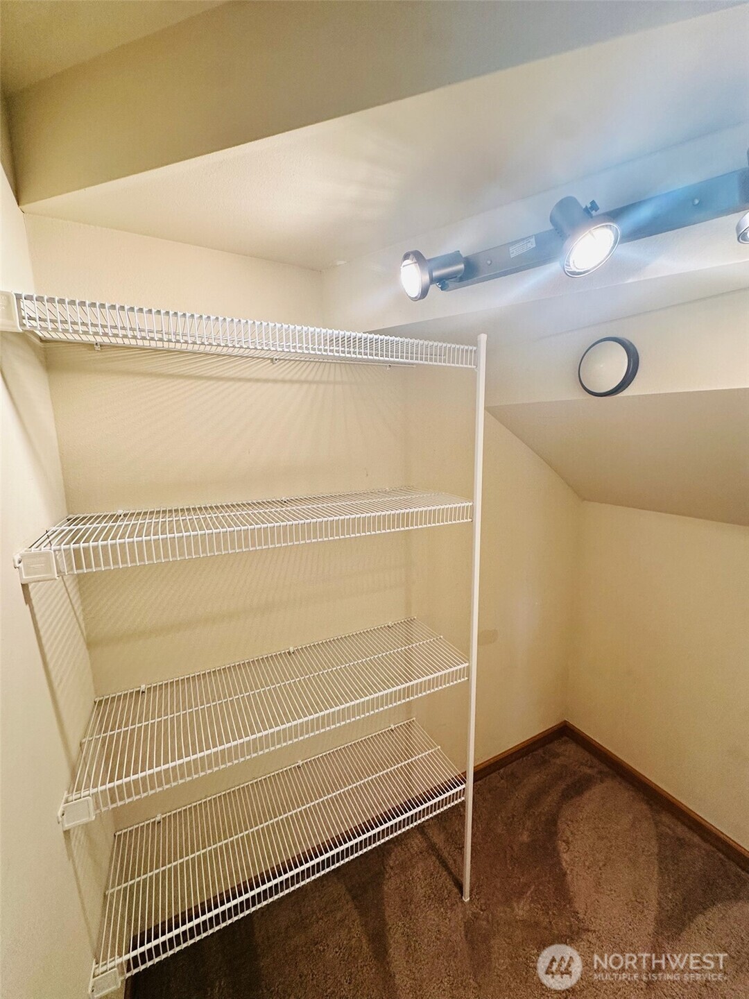 807 5th Place NE, Issaquah, WA 98029