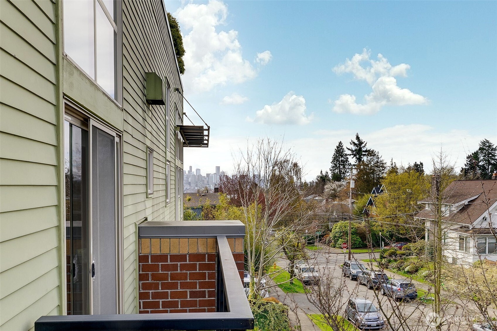 4422 Bagley Avenue N #216, Seattle, WA 98103-7678